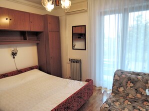 Basic-Studio, 1 Doppelbett | Bügeleisen/Bügelbrett, kostenloses WLAN, Bettwäsche