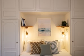 Vila, 4 quartos | Ferros/tábuas de passar roupa, Wi-Fi de cortesia, roupa de cama