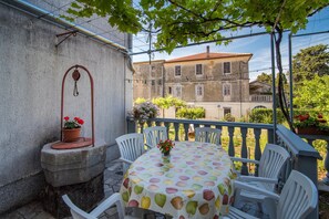 Apartment | Terrace/patio - Apartment Anica (Malinska-Dubasnica)