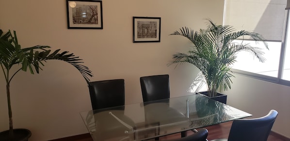 Apartment, 2 Bedrooms | In-room dining