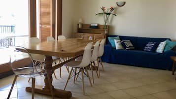 Comfort-Apartment | Wohnzimmer | Flachbildfernseher