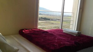 Double Room, 1 Double Bed, Private Bathroom | Individually decorated, individually furnished, desk, rollaway beds