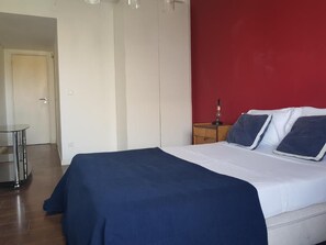 Desk, free WiFi, bed sheets - Olaias Signature Apartment (Lisbon)