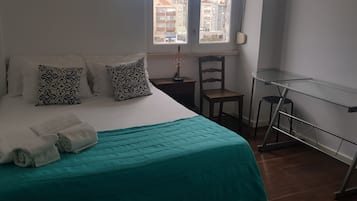 Double Room, Shared Bathroom (4)