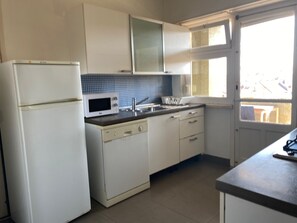 Signature Apartment | Shared kitchen - Olaias Signature Apartment (Lisbon)