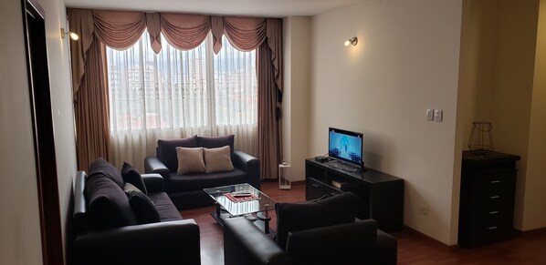 Apartment, 2 Bedrooms | Living room | 32-inch plasma TV with cable channels, TV - Portal Rent Apart 8 (Santa Cruz)