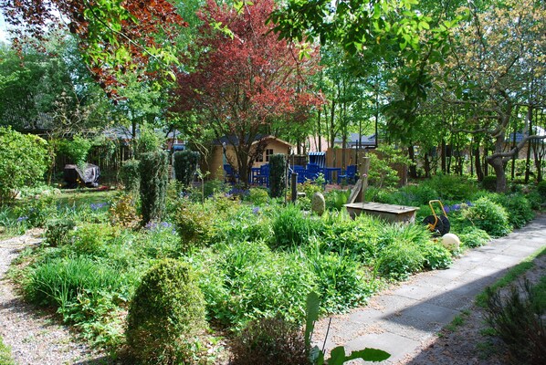 Garden view - Hotel - Pension ALTES PASTORAT (Langenhorn)