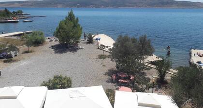 Apartments and rooms Marko