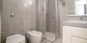 Apartment, 1 Bedroom | Bathroom