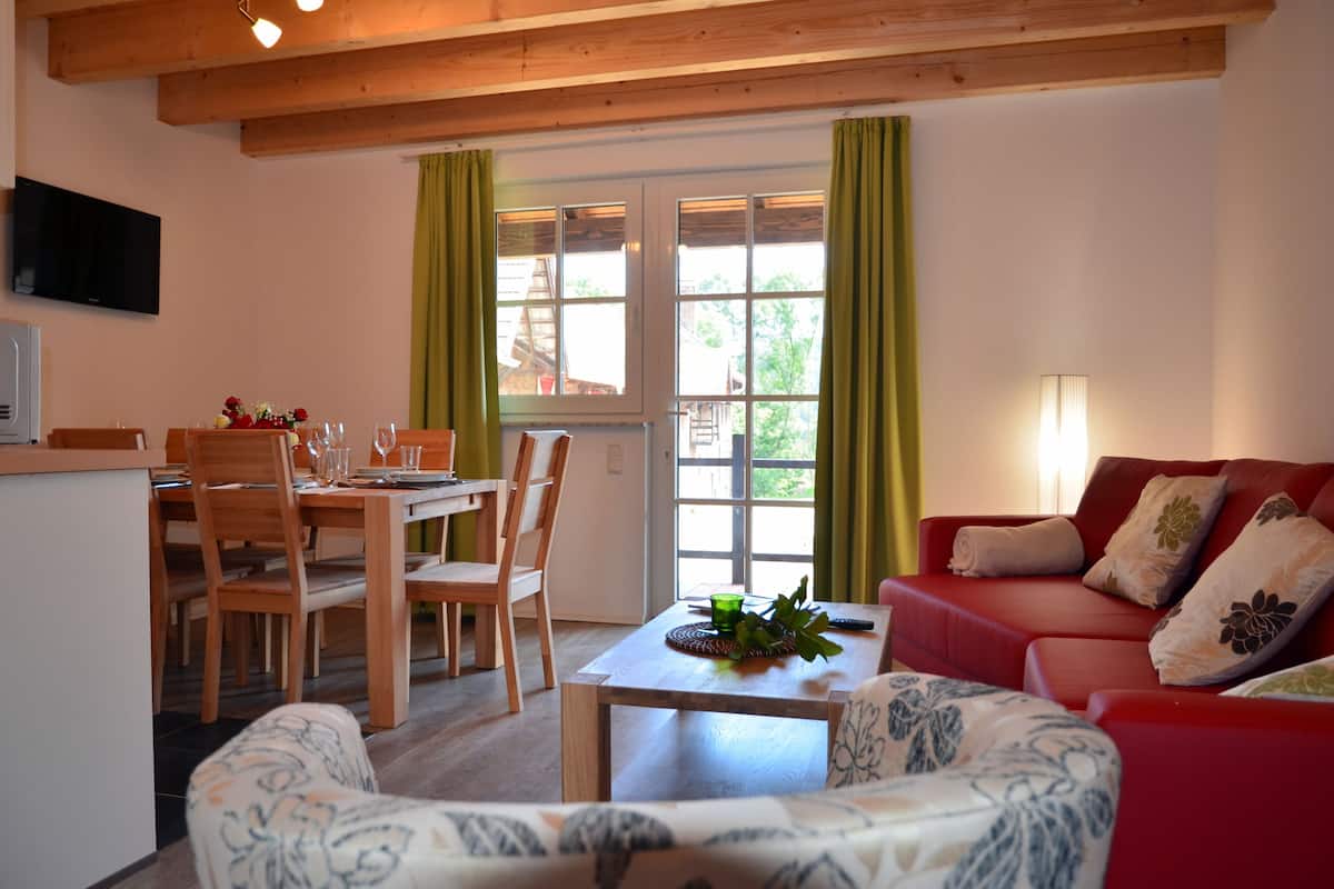 Appartement, meerdere bedden (für 6 Personen) | Woonruimte | Een 32-inch televisie met satellietzenders