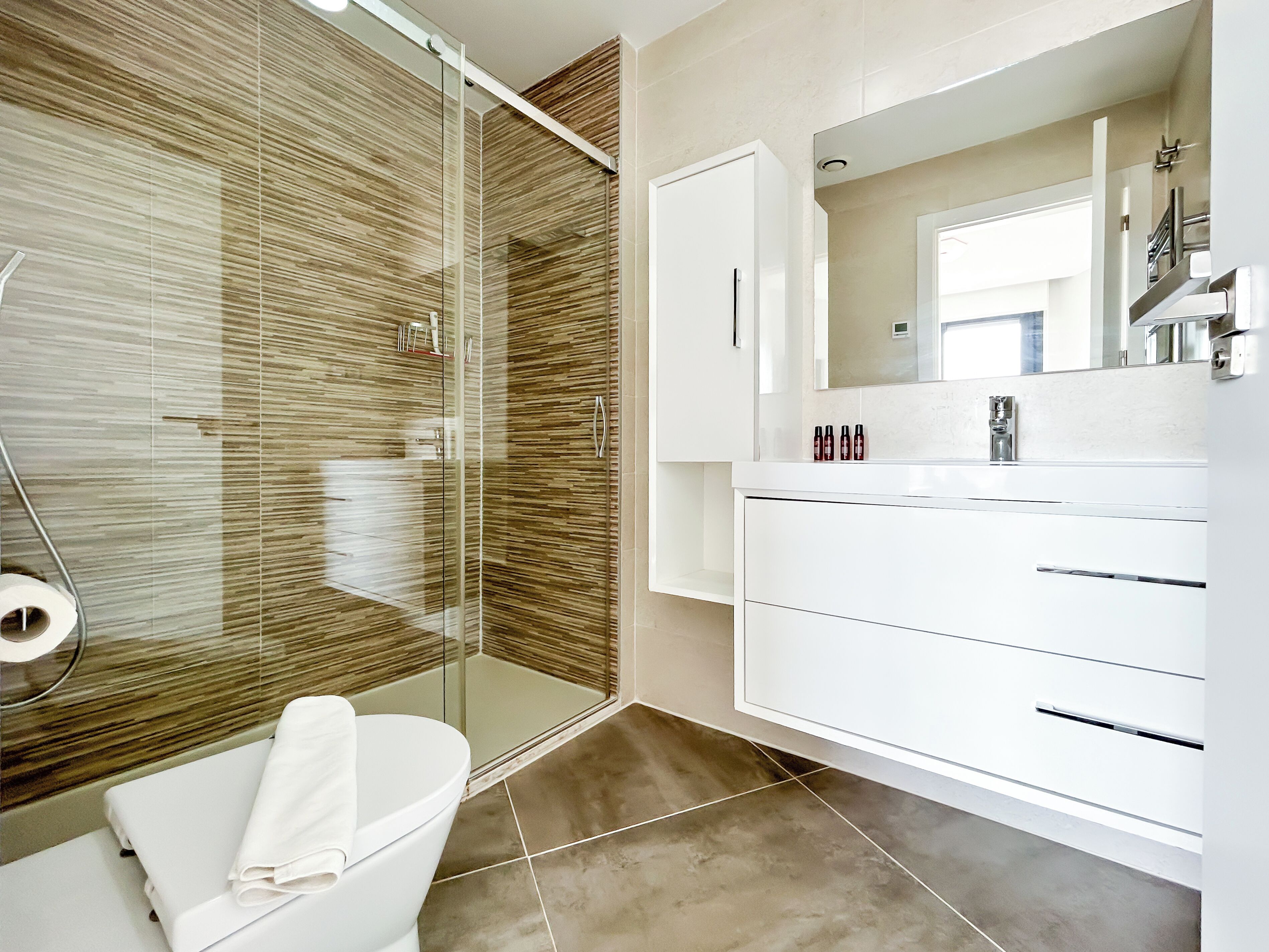 premium apartment, 2 bedrooms, balcony, sea view | bathroom | shower, hair dryer, towels