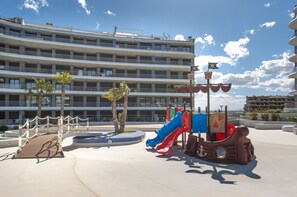 Área de juegos infantiles al aire libre