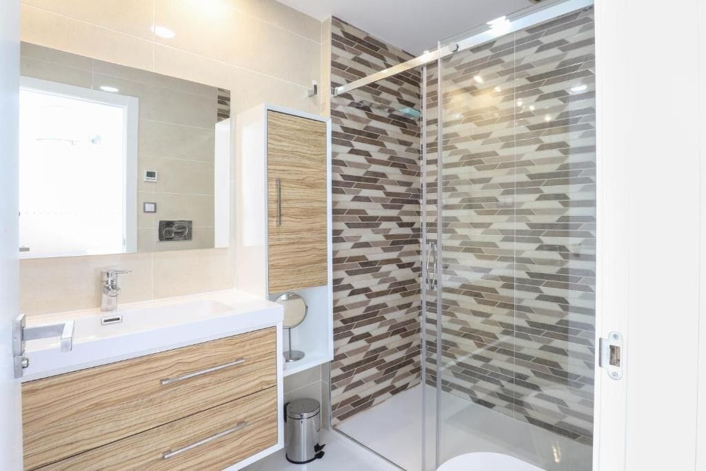 superior apartment | bathroom | shower, hair dryer, towels
