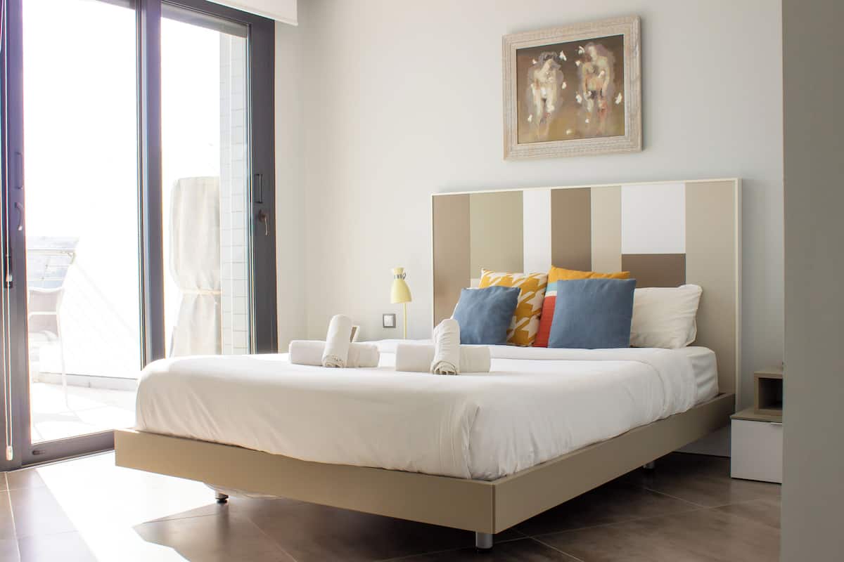 Premium Apartment, 2 Bedrooms, Balcony, Sea View | 2 bedrooms, iron/ironing board, bed sheets