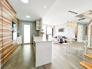 Premium Apartment, 2 Bedrooms, Balcony, Sea View | Private kitchen | Oven, stovetop, espresso maker, freezer - Myflats Infinity View (Elche)