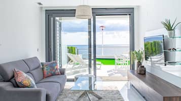 Deluxe Apartment, 2 Bedrooms, Terrace, Sea View | Private kitchen | Oven, stovetop, espresso maker, freezer
