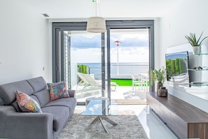 Deluxe Apartment, 2 Bedrooms, Terrace, Sea View | Private kitchen | Oven, stovetop, espresso maker, freezer