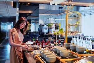 Desayuno buffet diario (IDR 218000 por persona)