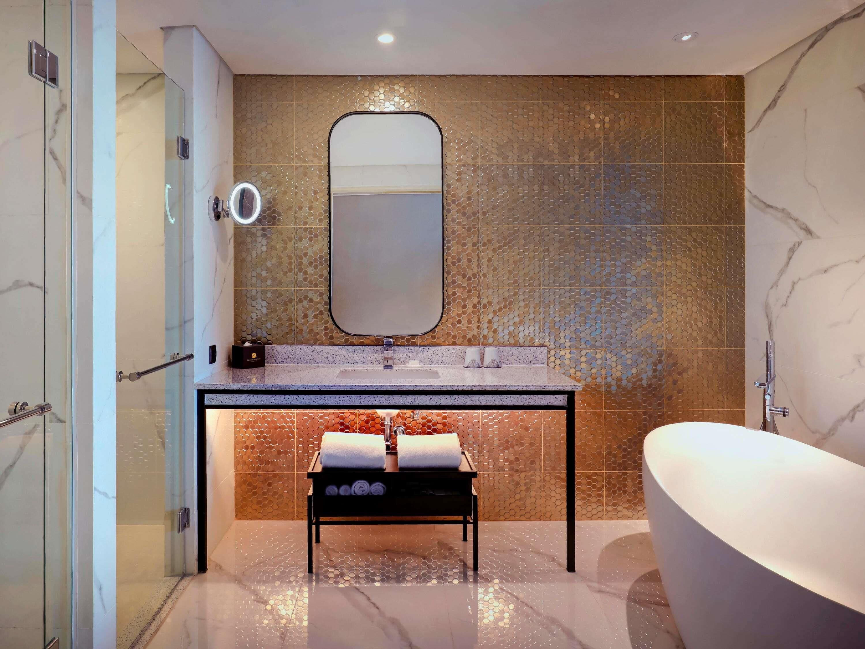 Luxe beddengoed, een kluis op de kamer, individueel gedecoreerd