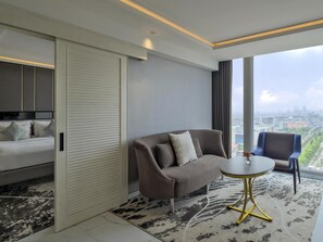 Executive Suite, 1 King Bed | Premium bedding, in-room safe, individually decorated - Movenpick Surabaya City (Surabaya)