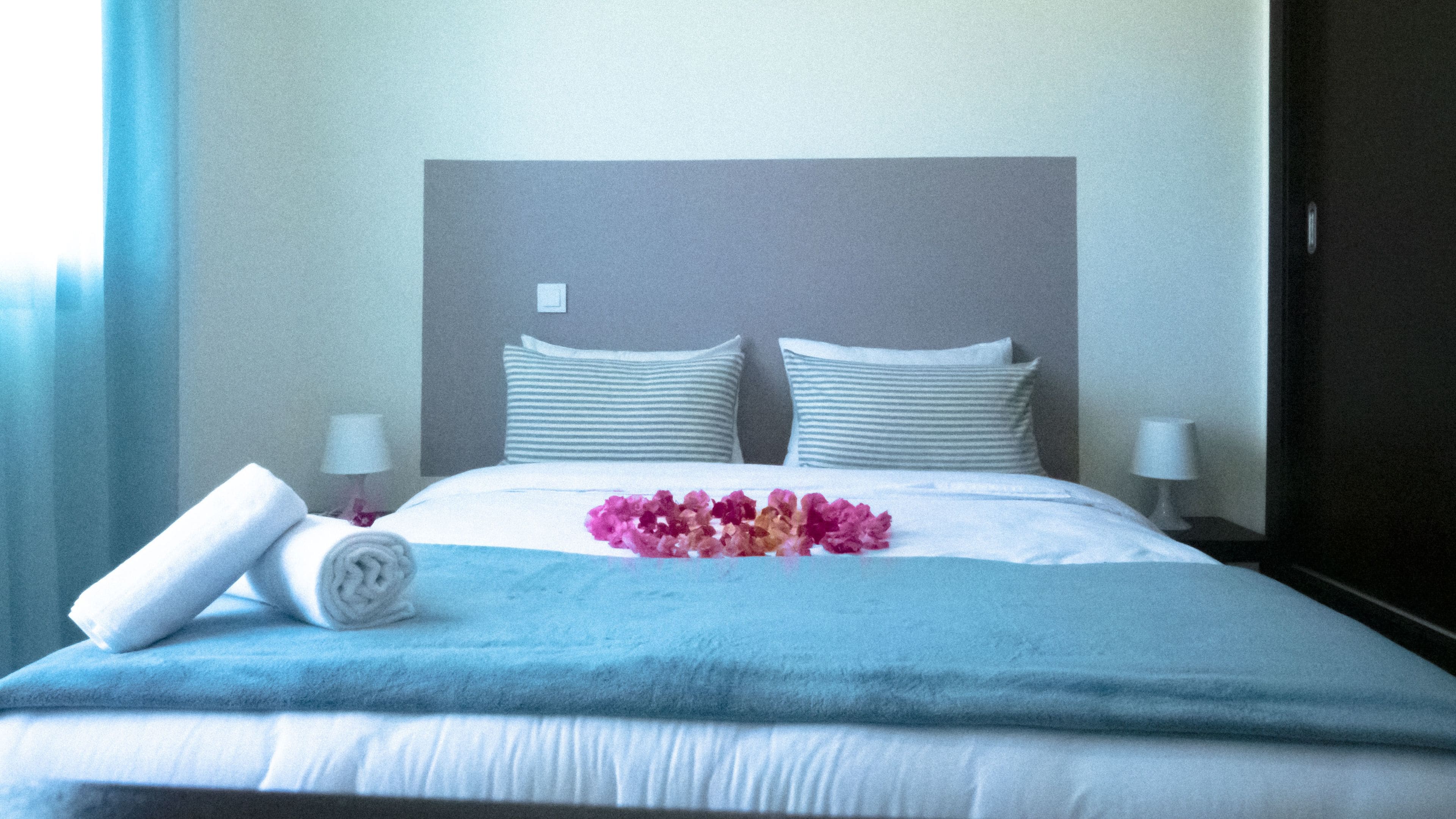 Apartemen Comfort | 2 kamar tidur, tirai kedap cahaya, kedap suara, dan Wi-Fi gratis