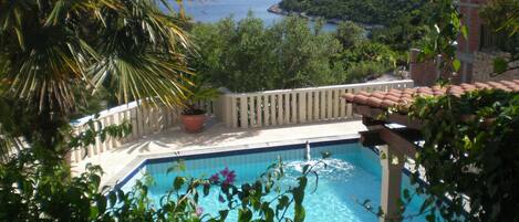 Seasonal outdoor pool, sun loungers