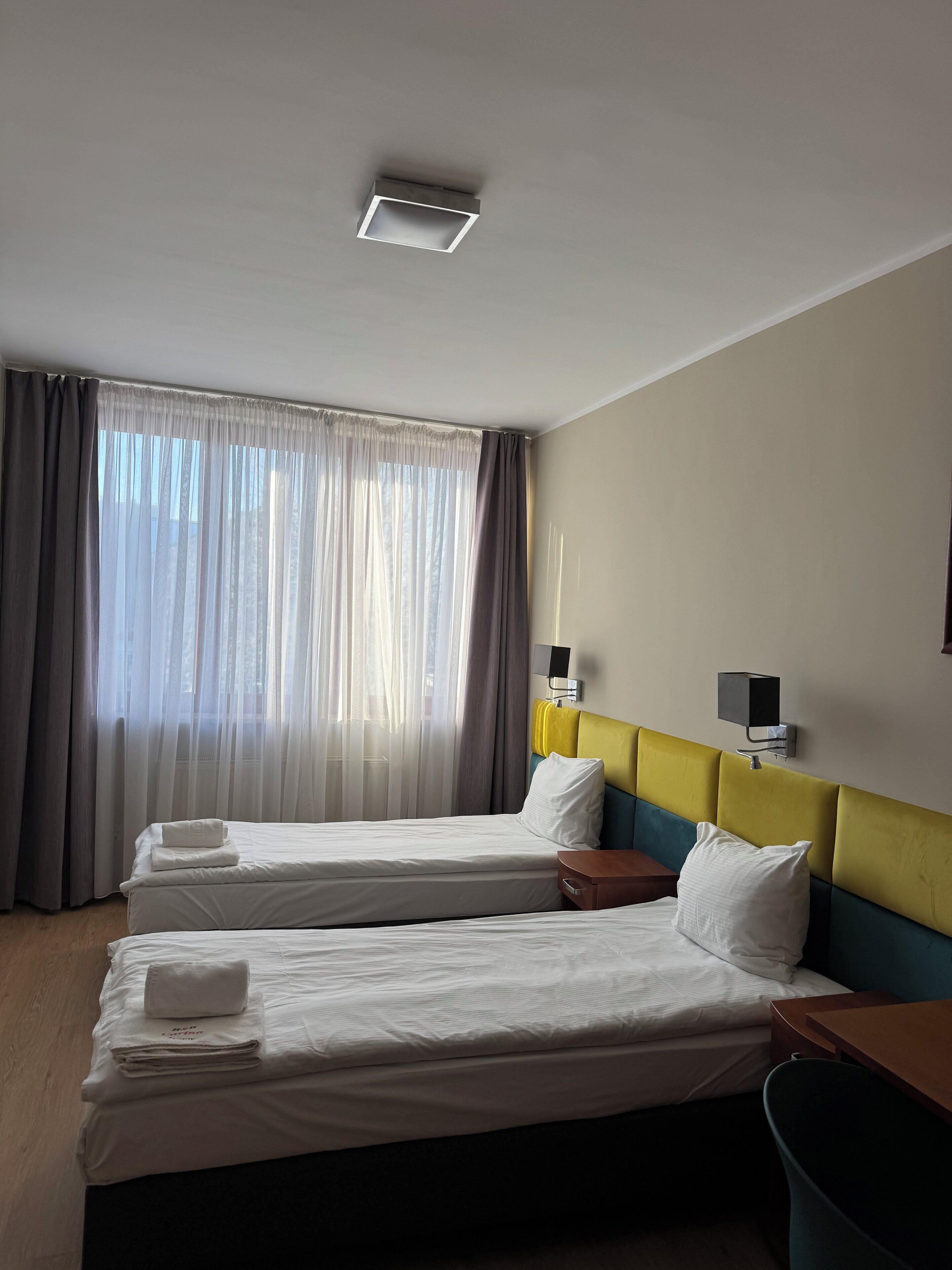 Dobbeltrom | Individuelt dekorert, individuelt innredet og skrivebord