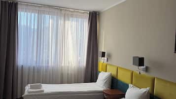 Double Room | Dihias secara berasingan, dilengkapkan perabot secara berasingan, meja
