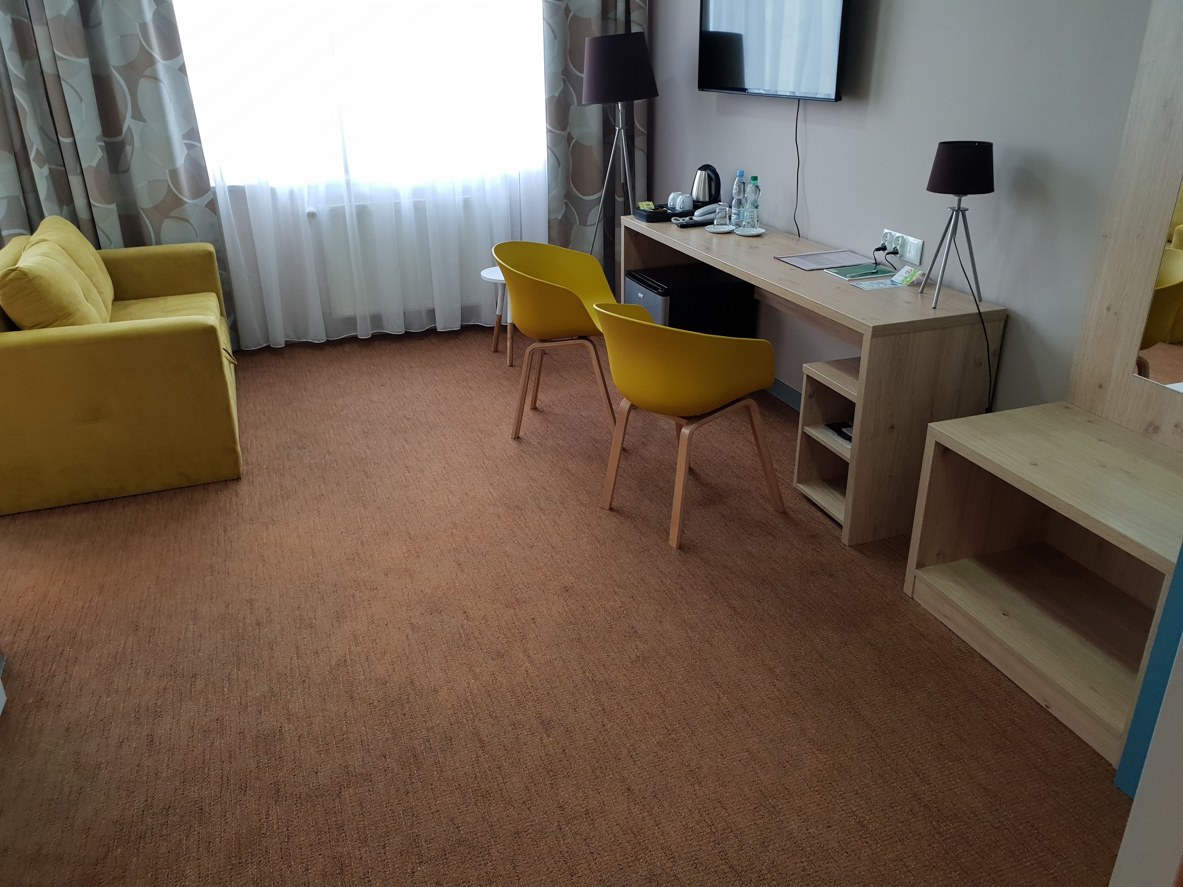 family room (king size 100) | 1 bedroom, individually decorated, individually furnished, desk