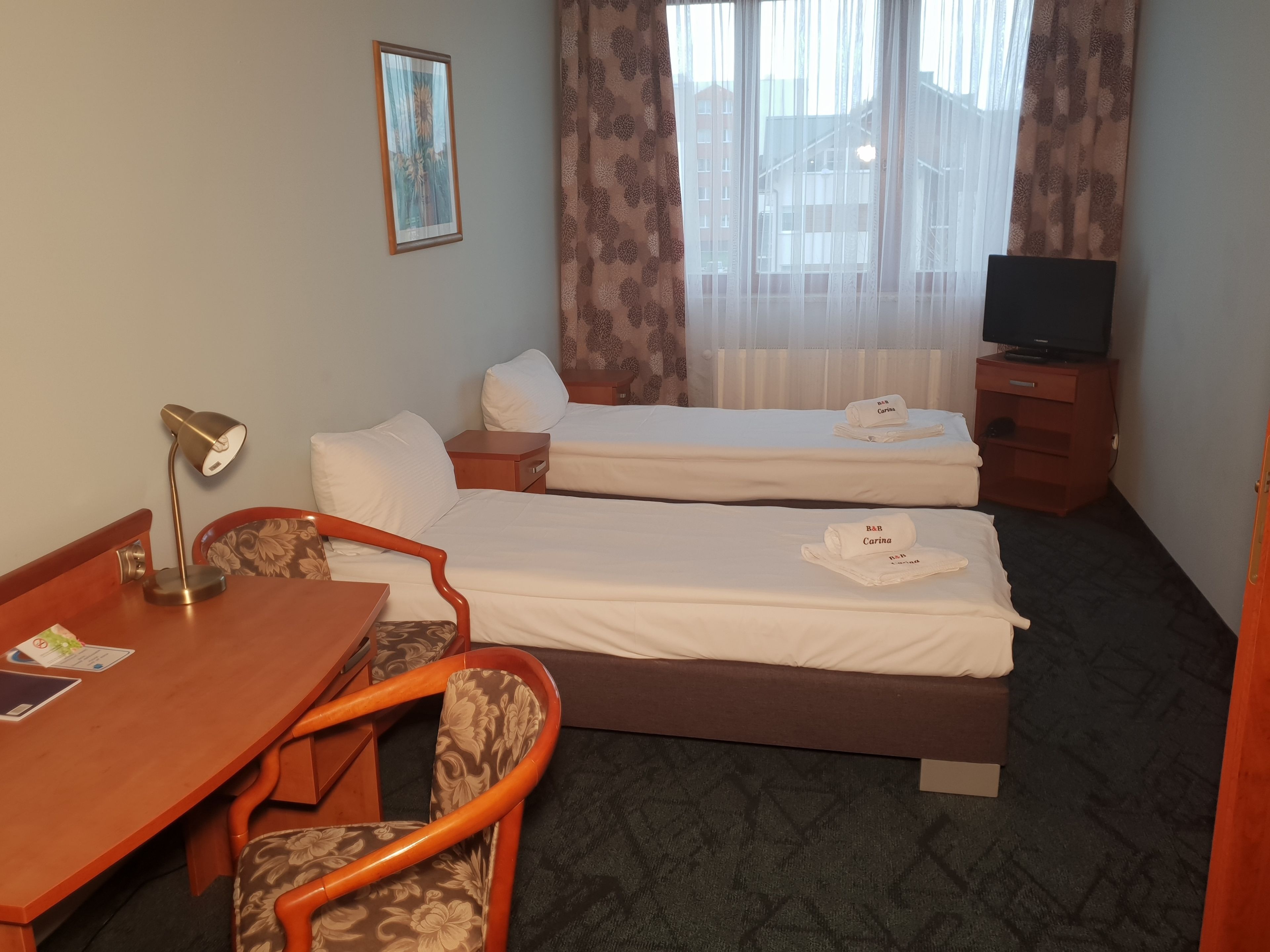 double room | 1 bedroom, individually decorated, individually furnished, desk