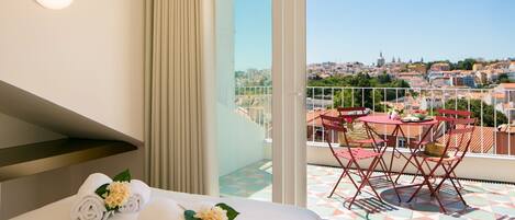 3 bedrooms, iron/ironing board, travel cot, free WiFi