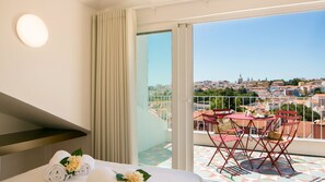 3 quartos, ferros/tábuas de passar roupa, berço de viagem