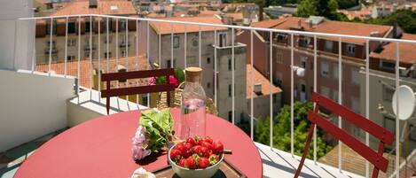 تناول الطعام بالخارج