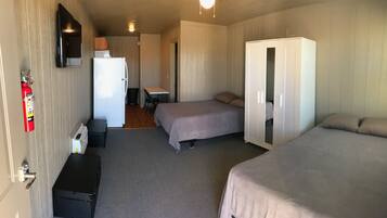 Cabin, 2 Double Beds | Individually furnished, laptop workspace, blackout drapes, free WiFi