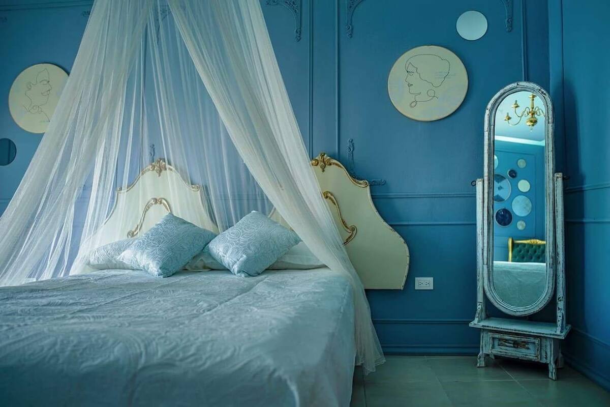 Habitación de diseñador, 1 cama matrimonial, vista a la ciudad (Doña Luz) | 1 habitación, decoración personalizada y muebles diferentes
