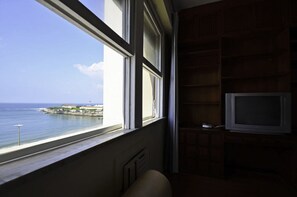 Apartamento família, várias camas | Vista do quarto