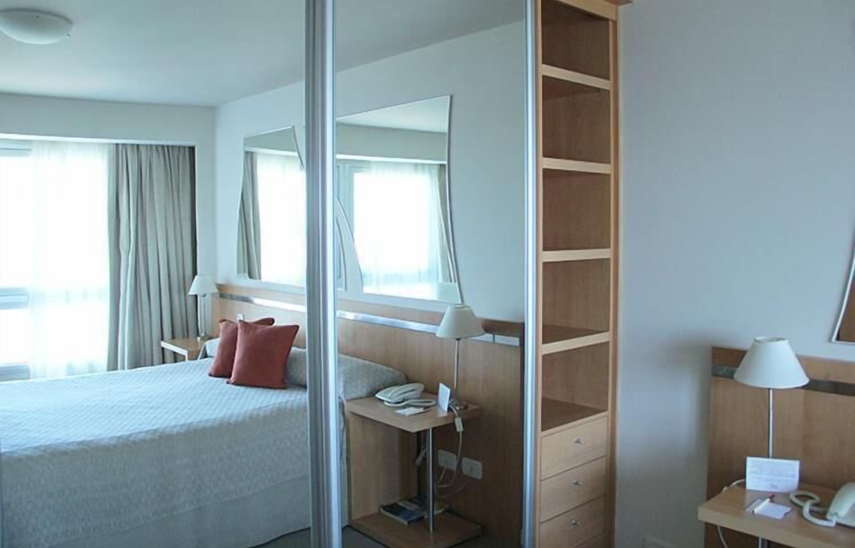 Een minibar, een kluis op de kamer, verduisterende gordijnen