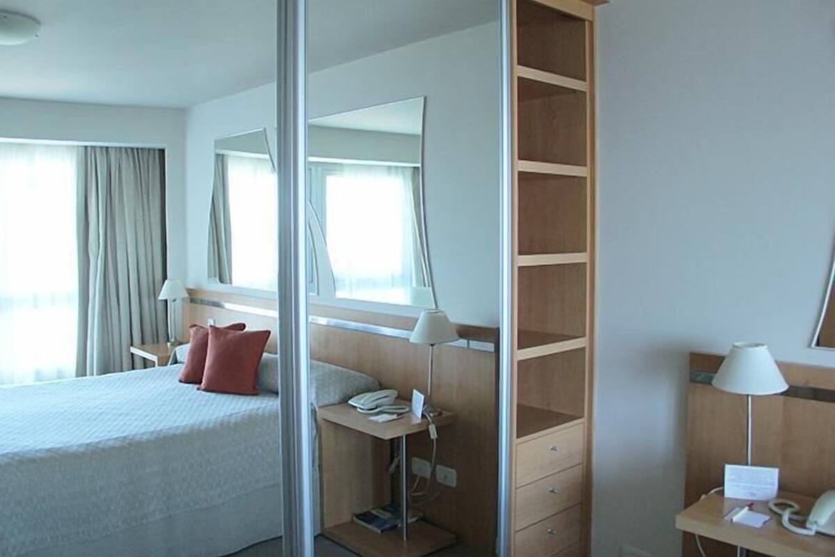 Een minibar, een kluis op de kamer, verduisterende gordijnen