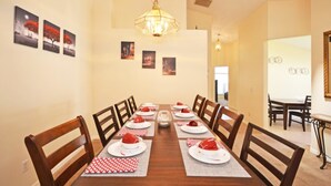 Maison, 5 chambres | Repas dans la chambre