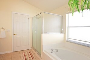 House, 5 Bedrooms | Bathroom