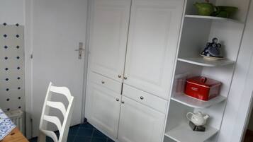 Standard House | Private kitchen | Full-sized fridge, microwave, oven, stovetop