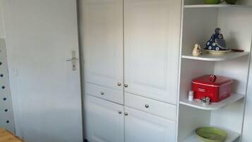 Standard House | Private kitchen | Full-size fridge, microwave, oven, stovetop