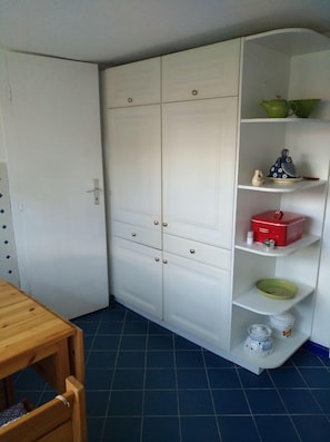 Standard House | Privat køkken | Køleskab/fryser i fuld størrelse, mikrobølgeovn, ovn, kogeplade