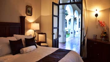 Signature Room, 1 Queen Bed (Gabrielle)