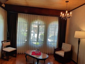 Grand Quadruple Room, garden view, (Joachim) | Literie de qualité supérieure, couette en duvet d'oie, surmatelas