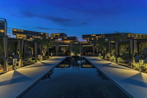 4 outdoor pools, pool umbrellas, sun loungers