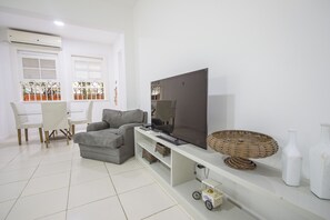 Family Apartment, Multiple Beds, City View | Television - LineRio Praia do Leblon 446 (Rio de Janeiro)