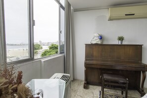Living area - LineRio Vista Mar Copacabana 460 (Rio de Janeiro)