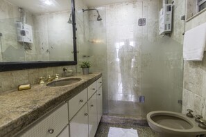 Family Apartment, Sea View | Bathroom sink - LineRio Vista Mar Copacabana 460 (Rio de Janeiro)