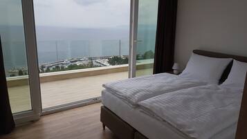 Apartment, Sea View (1) | Premium bedding, in-room safe, individually decorated